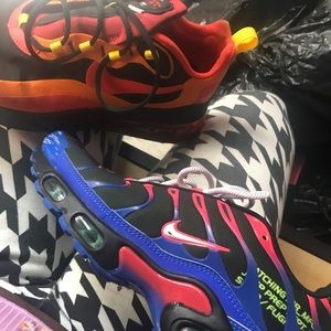 Sneakers 2 different pair